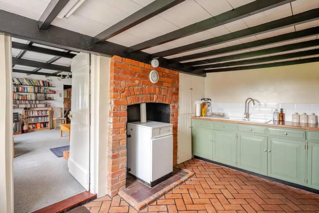 Cozy One-Bedroom Cottage In Great Tey Ngoại thất bức ảnh
